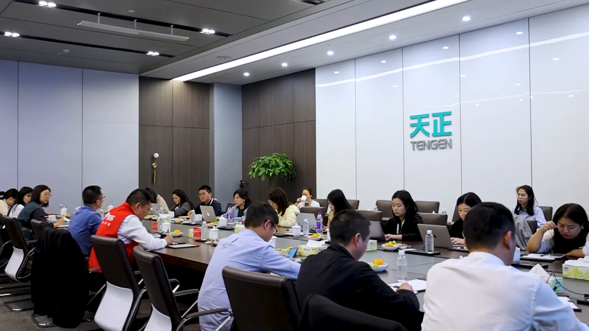 京东工业走进尊龙凯龙时官16进入网页网页版，探访产业数智化之路！